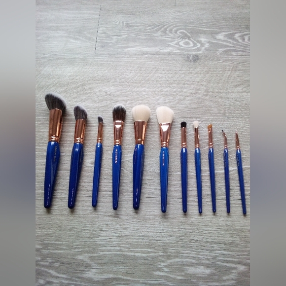 BDELLIUM TOOLS Makeup Brush Bundle (11 Brushes) - Picture 3 of 4
